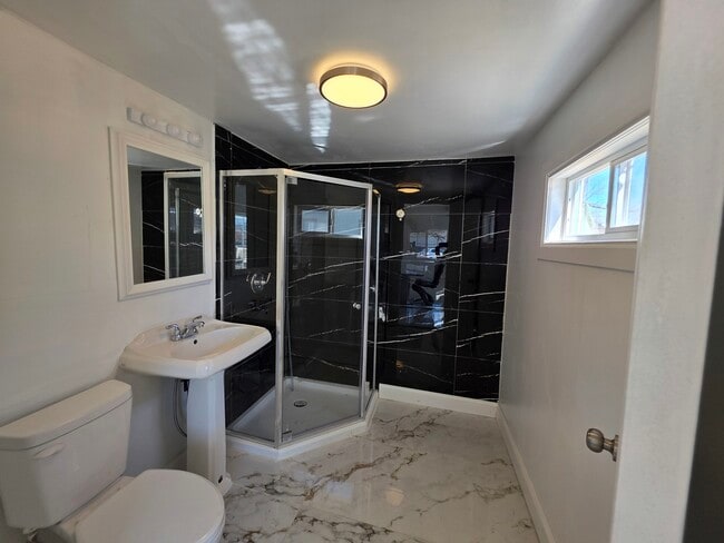 Building Photo - 122 Hawley St