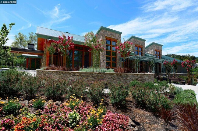 Building Photo - 3377 Rossmoor Pkwy