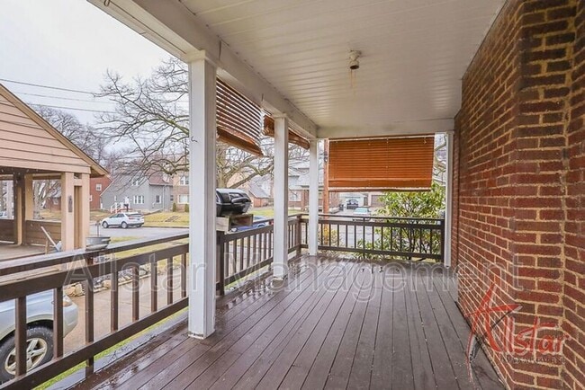 Building Photo - 542 Lindell St