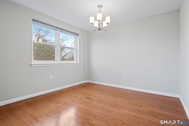 Building Photo - 891 Farmington Ave