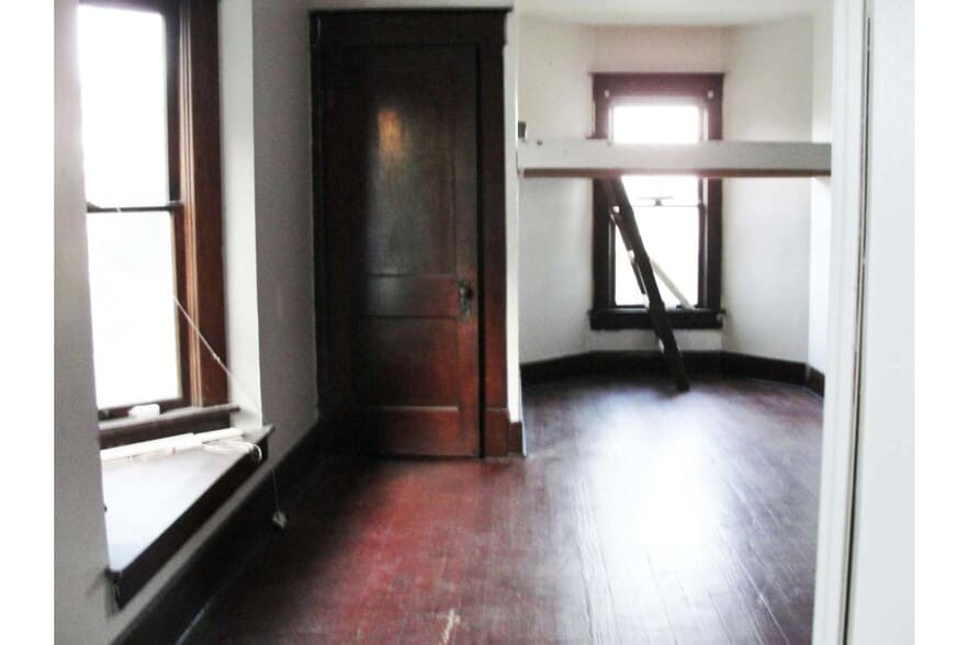 Building Photo - 9 N Salisbury St