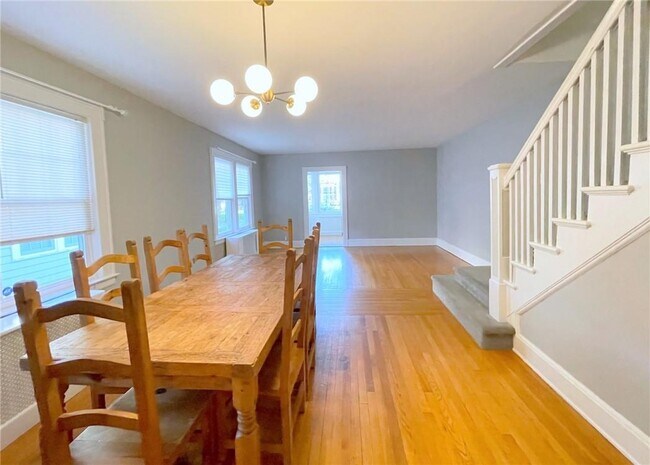 Building Photo - 306 Soundview Ave
