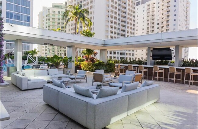 Building Photo - 1395 Brickell Bay Dr