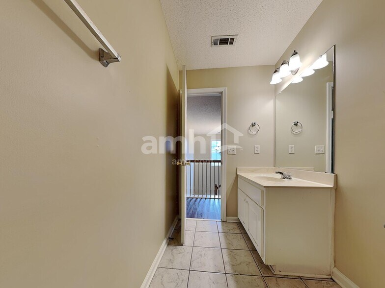 Building Photo - 429 The Gables Dr