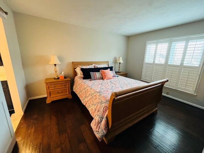 Building Photo - Upscale 3 Bedroom 2.5 Bath Townhouse