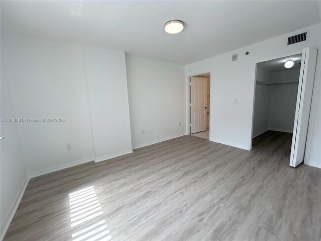 Building Photo - 2475 NW 16th St Rd