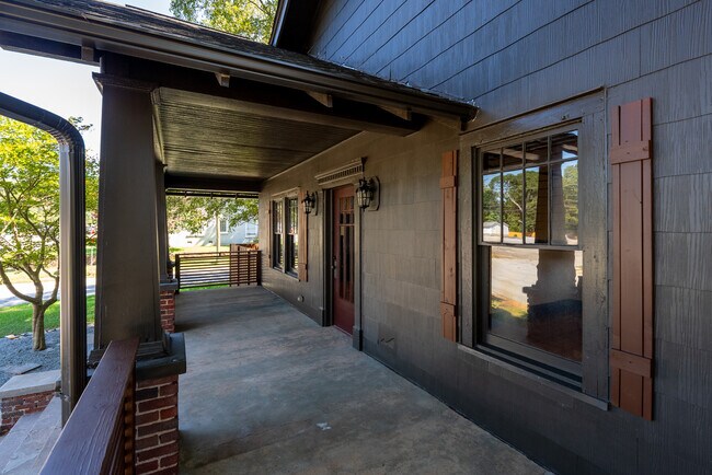 Building Photo - McCullough Heights