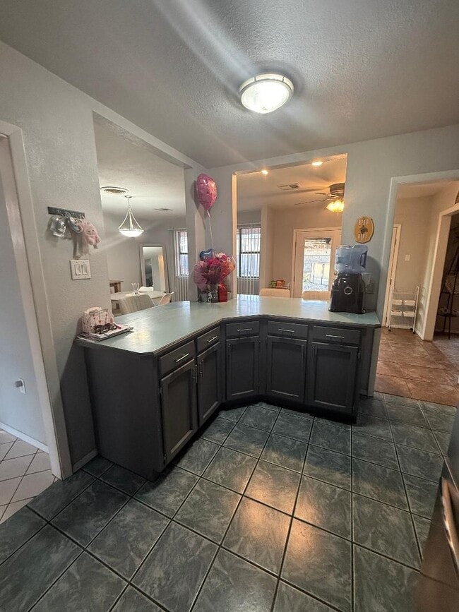 Building Photo - Delightful Home in a delightful and popular area.