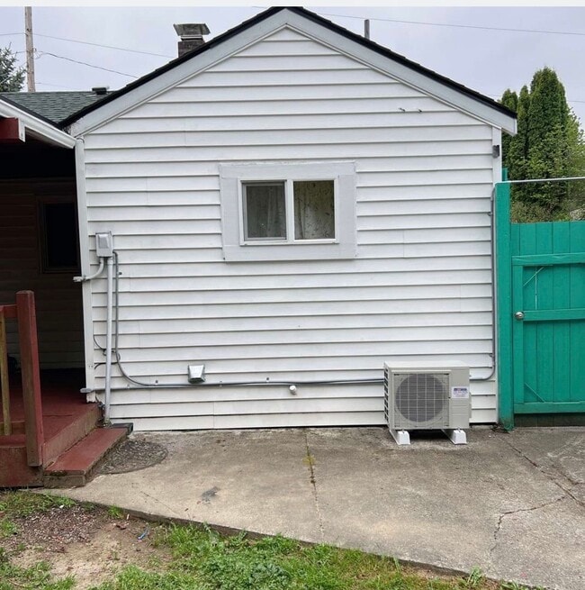 Building Photo - Charming Eastside Olympia Home Move-in goal June 5th .