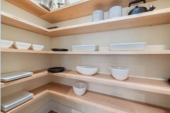 Building Photo - Modern 4-bedroom, 3 bathroom in the heart of Durham