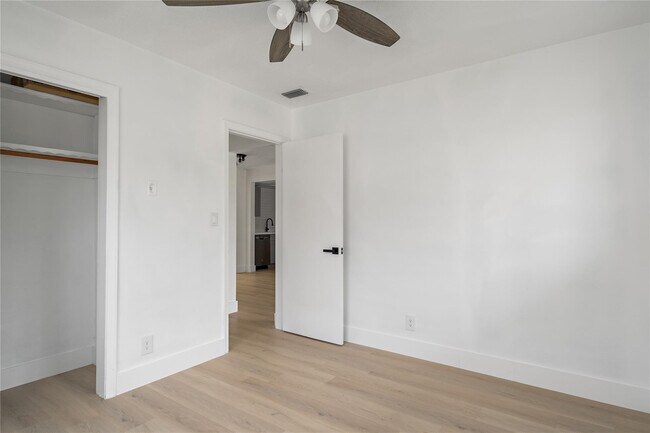 Building Photo - 4510 NW 49th Dr