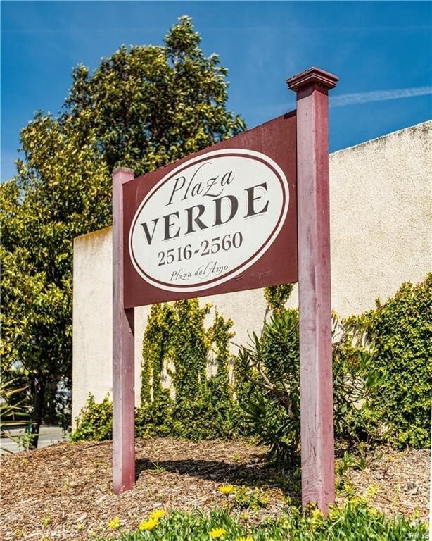 Building Photo - 2528 Plaza del Amo