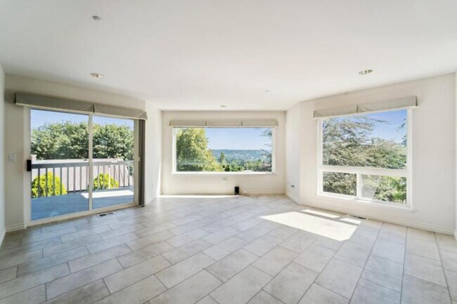 Building Photo - 3 bedroom in Lake Forest Park WA 98155
