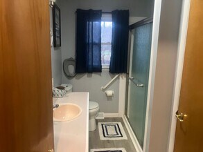 Building Photo - Fully furnished three bedroom for short term