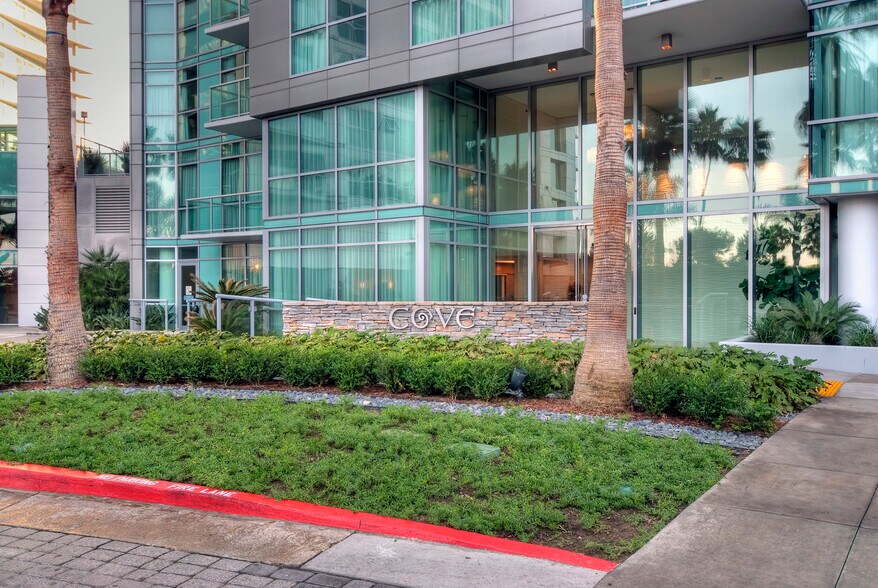 Building Photo - 13650 marina pointe Dr