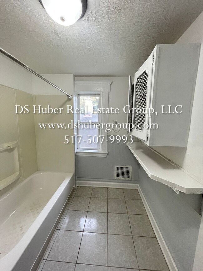 Building Photo - 711 Baker St