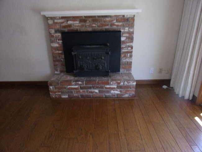 Building Photo - 718 Linwood St