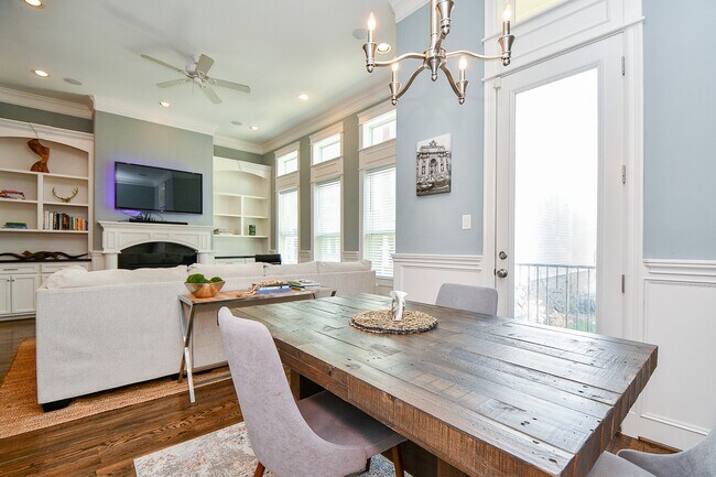 Building Photo - 2109 Bidwell Dr