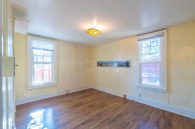 Building Photo - 461 Reeside Ave