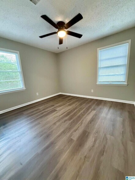 Building Photo - 205 Lake Dr Cir NE