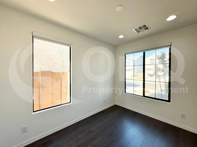 Building Photo - 9030 S 67th Dr