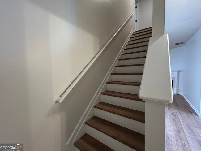 Building Photo - 3051 Kentmere Dr