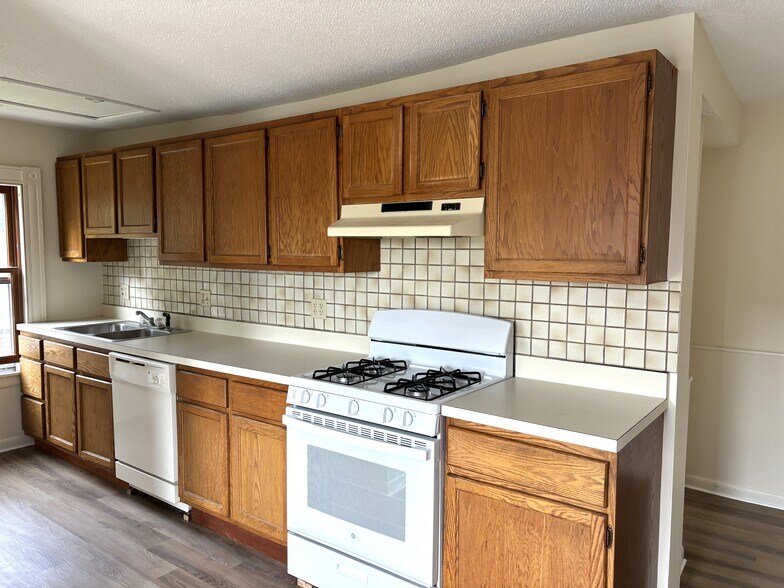 Building Photo - 1310 Stanley St