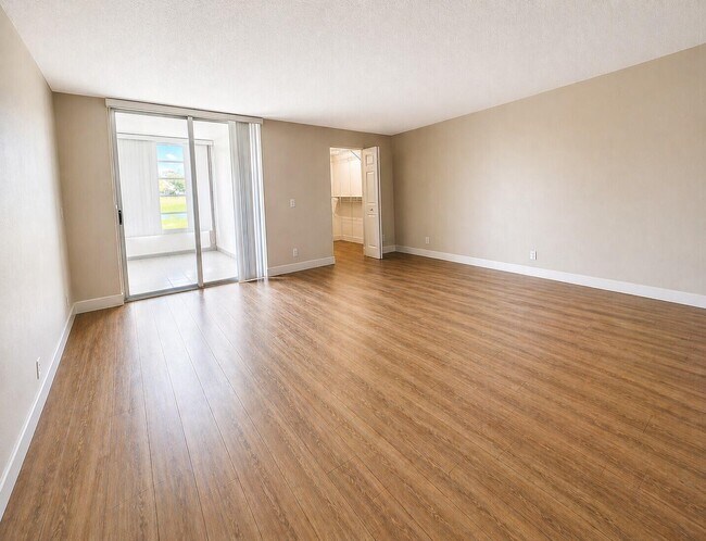 Building Photo - 370 NW 76th Ave