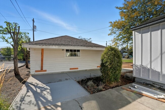 Building Photo - 12707 E Main Ave