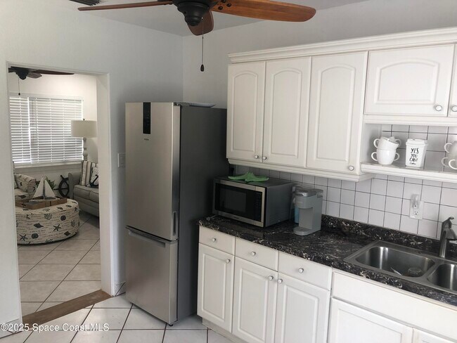 Building Photo - 325 Bellaire Dr