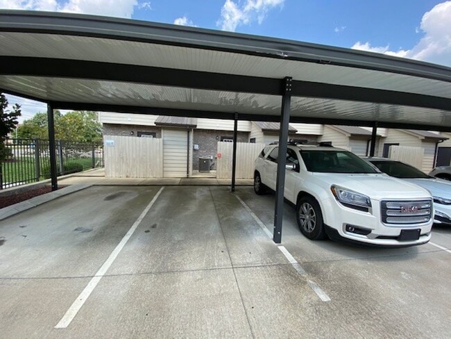 Building Photo - Coming soon! Great location