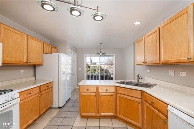 Building Photo - 7424 Lincoln Ave