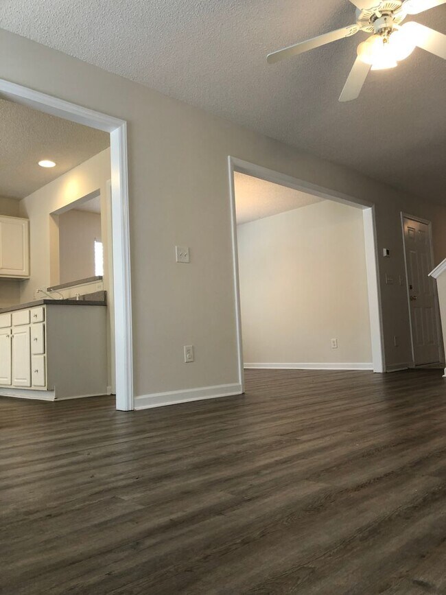 Building Photo - Available for immediate move in - Gorgeous...
