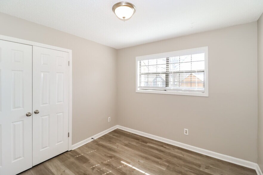 Building Photo - 5642 Crievewood Dr