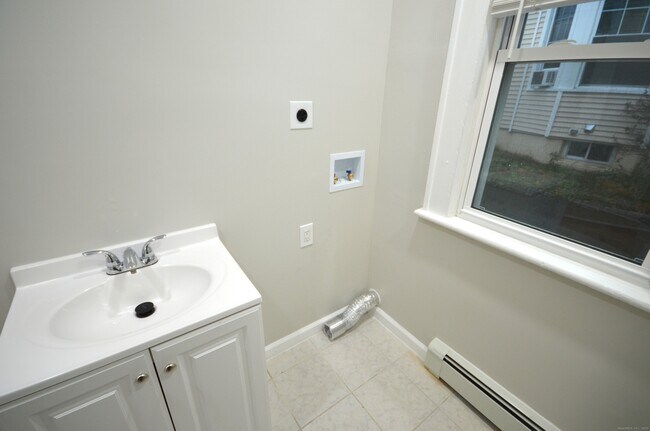 Building Photo - 68 Westfield Ave