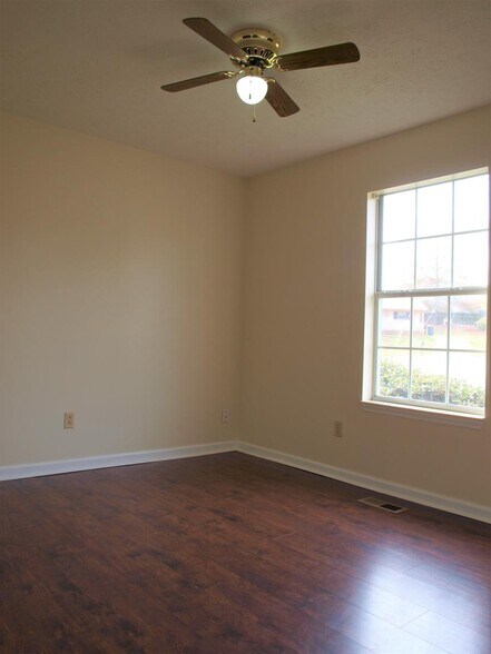 2nd bedroom - 1613 Cedar Tree Ln