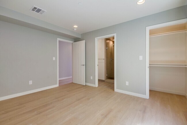 Building Photo - 6546 1/2 La Mirada Ave.-