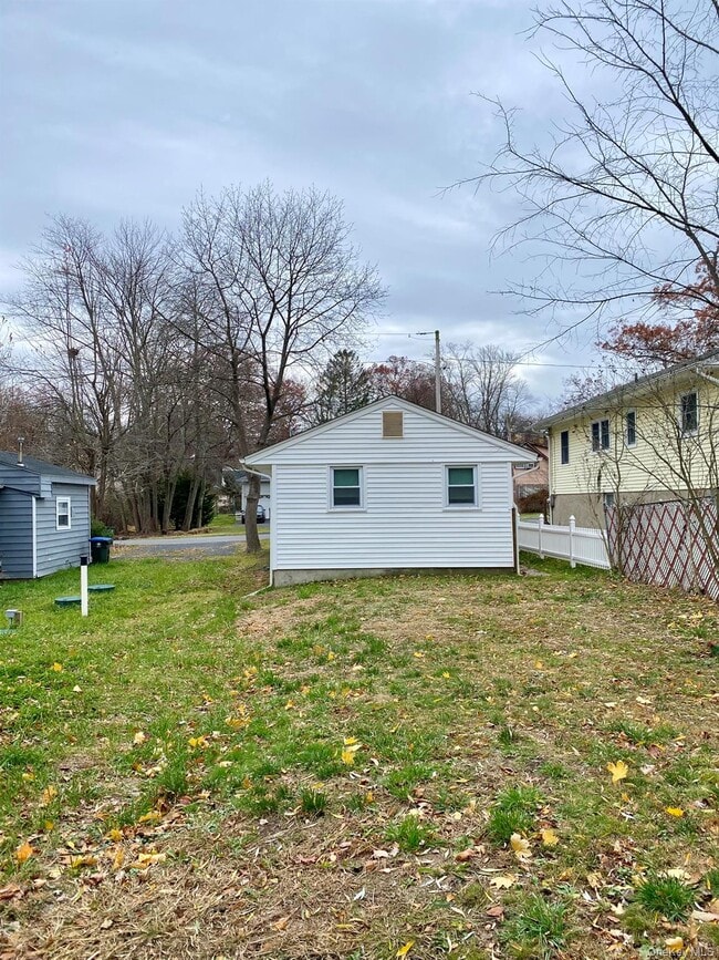 Building Photo - 26 Poplar St