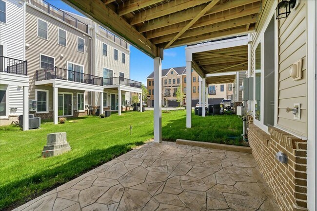 Building Photo - Welcome to this stunning, newly built 2025 townhome nestled in the heart of Brambleton