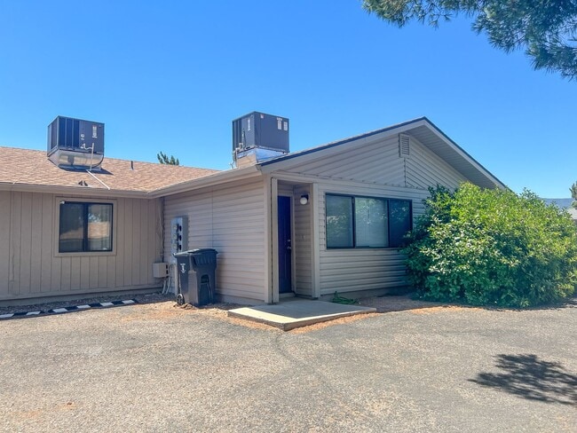 Building Photo - 2587 Quirt Cir