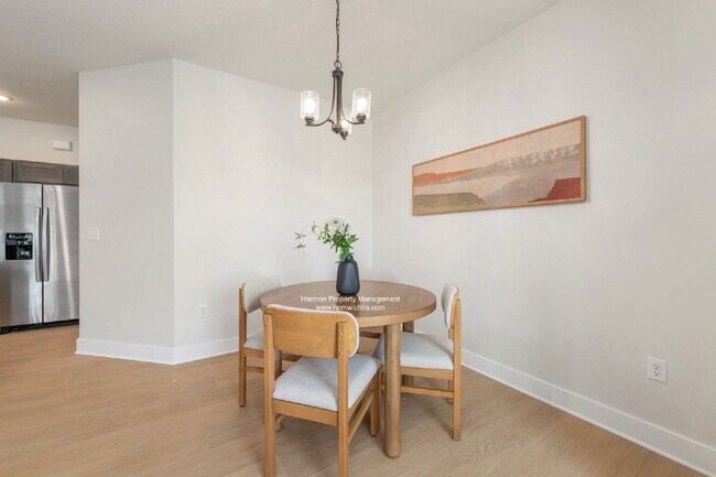 Building Photo - 2054 N Reece Ct