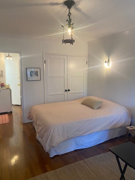 Building Photo - 4024-4028 Los Feliz Blvd