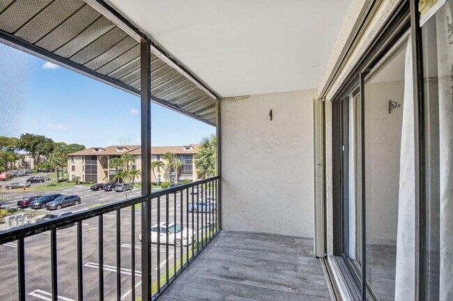 Building Photo - 812 Sky Pine Way