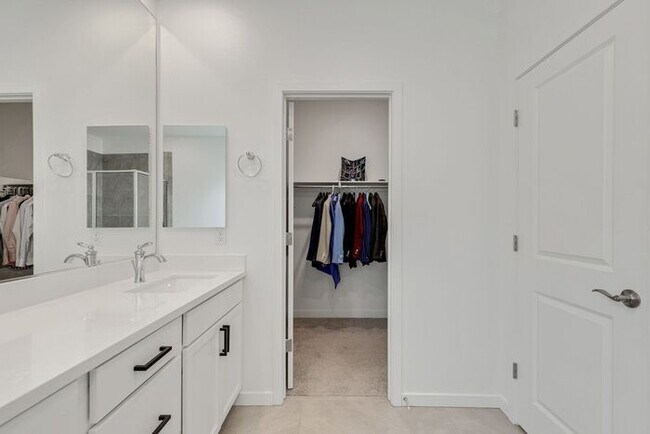 Building Photo - Luxury Henderson Retreat with Private Pool & Loft