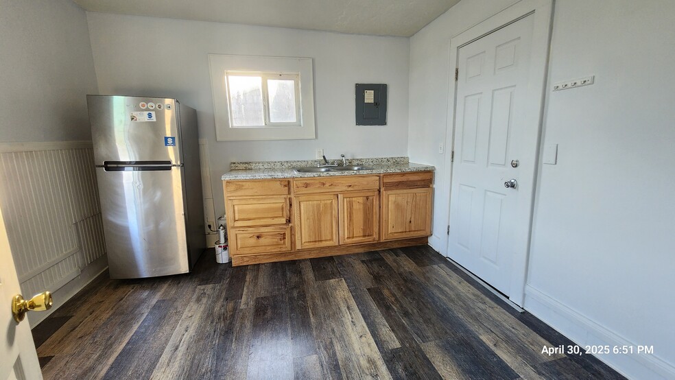 Primary Photo - 430 S Holladay Dr