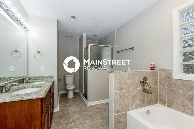 Building Photo - 3 Bedroom Pet-Friendly Home in Charlotte, NC with Main Street Renewal