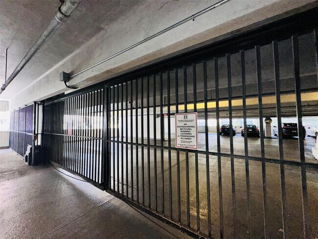 Building Photo - 101 S Eola Dr