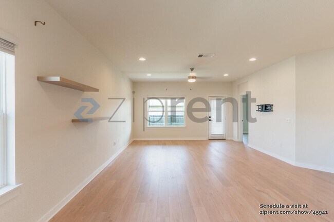 Building Photo - 301 Gidran Trail