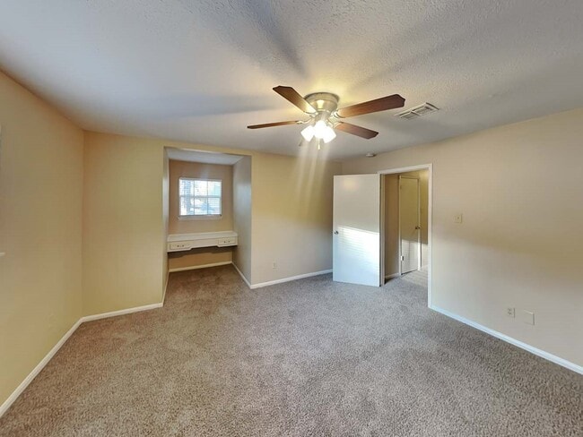 Building Photo - 5702 Kiowa Timbers Dr