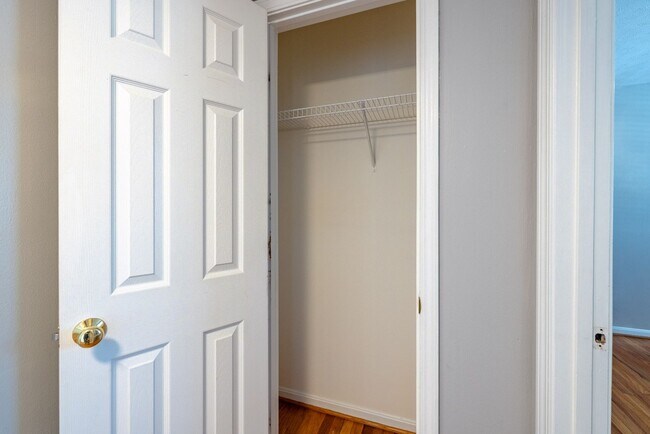 Building Photo - Peachtree Hills Court, 2-bedroom Atlanta a...